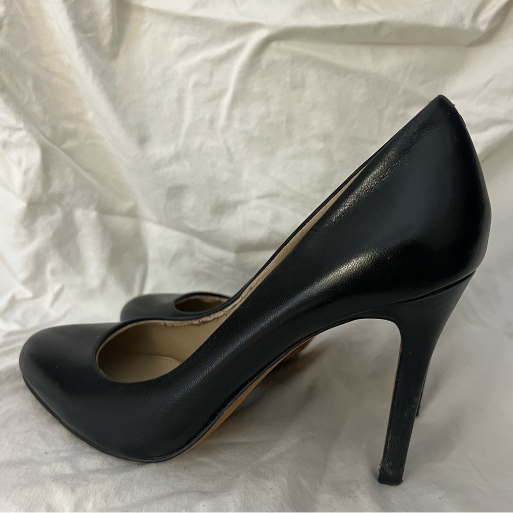 Saks fifth ave black leather pumps